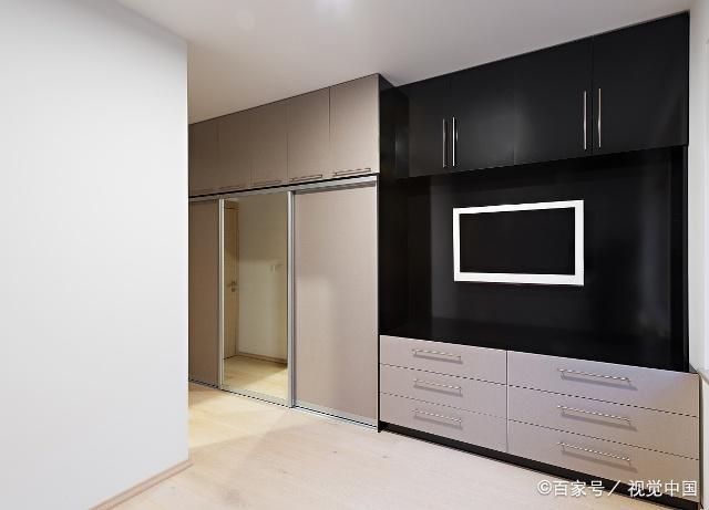 去選“定制衣柜”，帶了設計師閨蜜，4個問題“問倒”商家